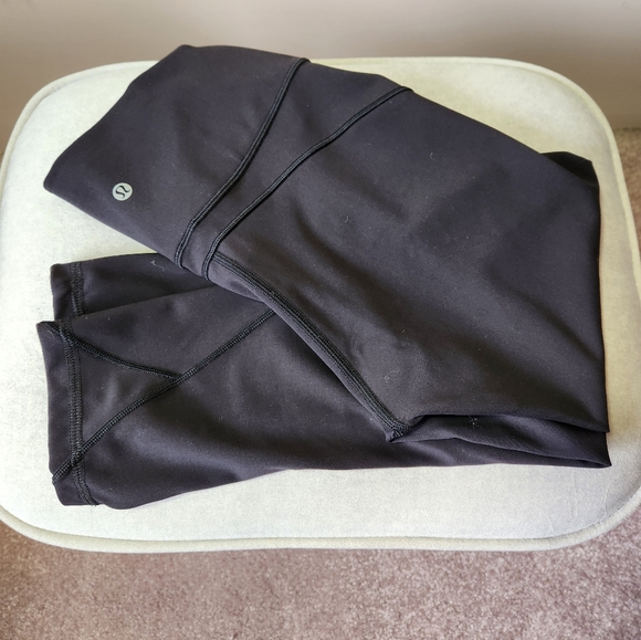 Lululemon In Movement Tight - 19" inseam, 3/4 length - Picture 2 of 12